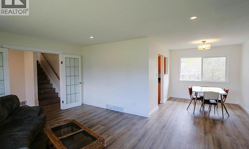 1324 Moffat Avenue Q...
