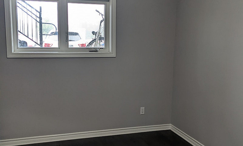 Gorgeous 2 Bdrm In C...