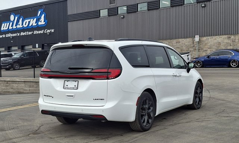 2025 Chrysler Pacifi...