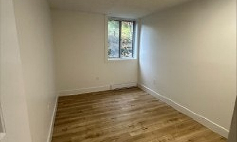 Modern 2 Bedroom - F...