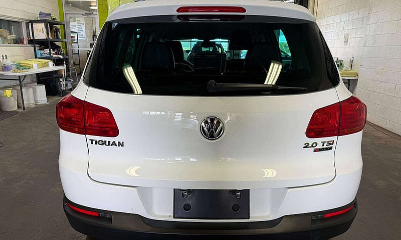 2017 Volkswagen Tigu...