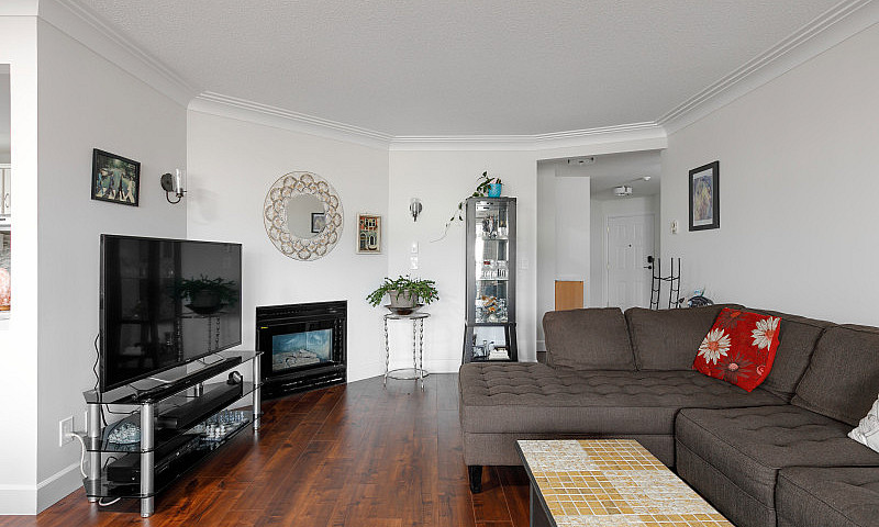 Spacious And Renovat...