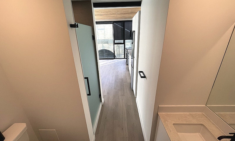 123 James Ave - 1Bed...
