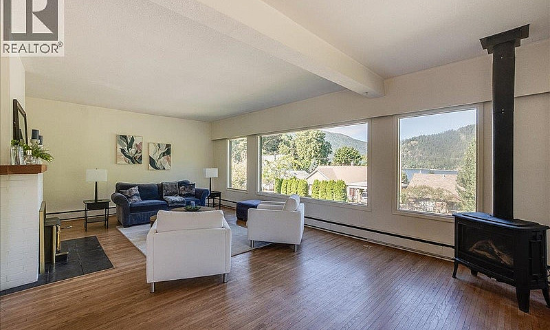 422 Maple Street Nel...
