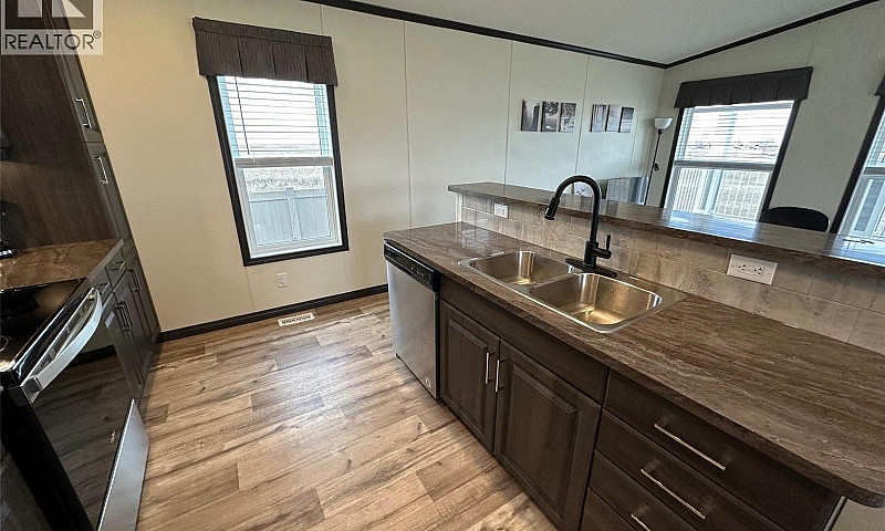 9 Lakeshore Drive Th...