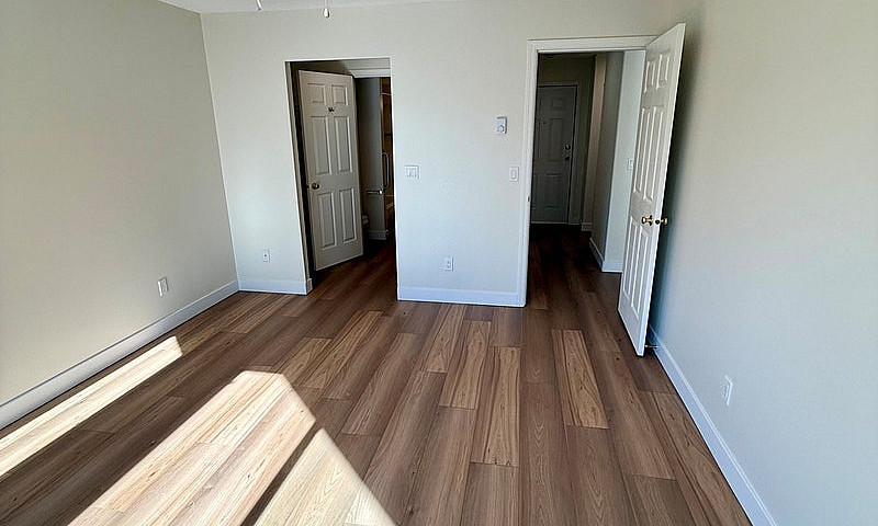 Spacious 1 Bedroom 1...
