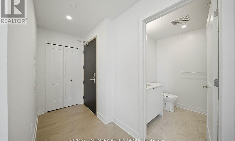 2605 - 180 George St...