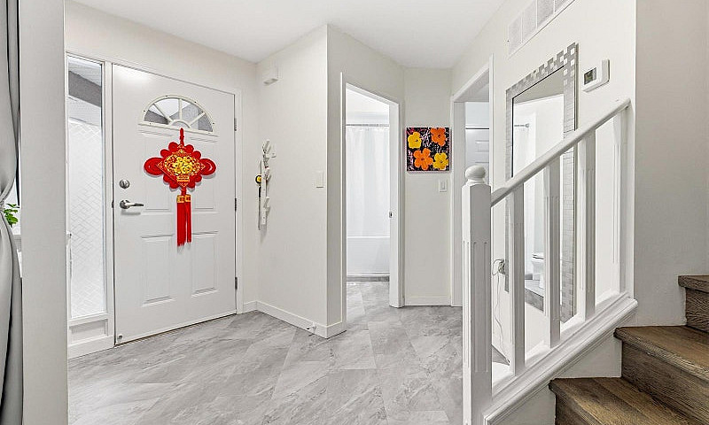 15501 89A Avenue Sur...