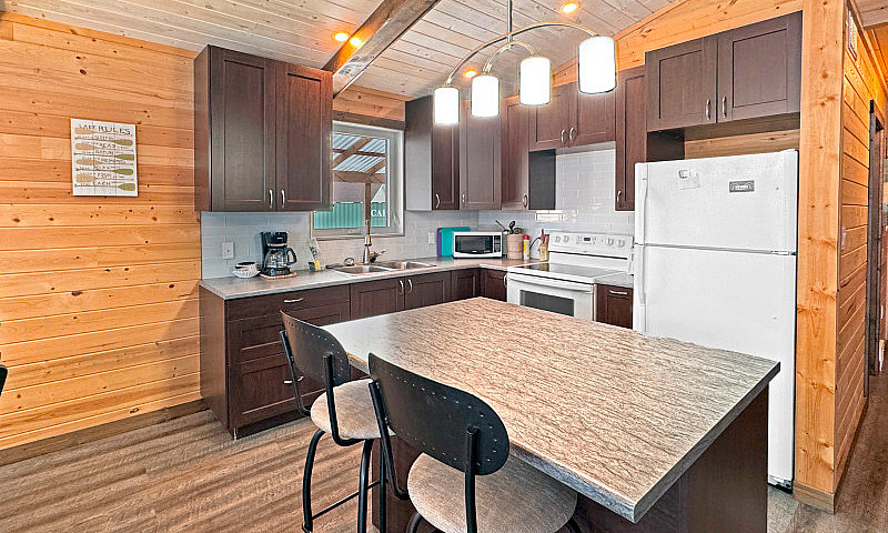 Waterfront Cabin Ret...