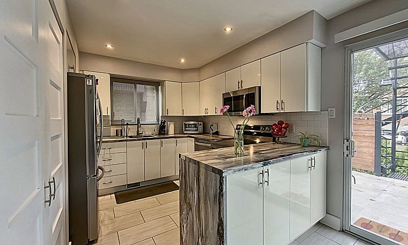 890 000$ - Duplex À ...