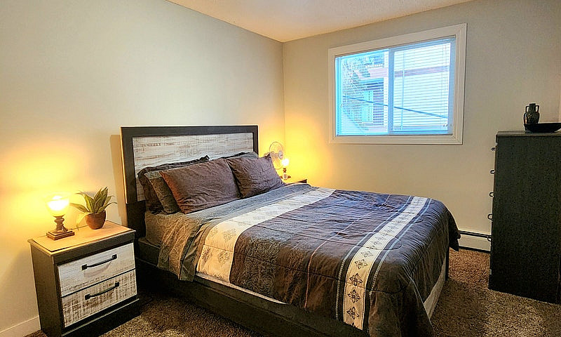 1 & 2 Bedroom Apartm...