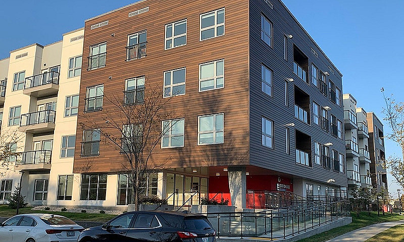 Modern 1 Br Suite In...