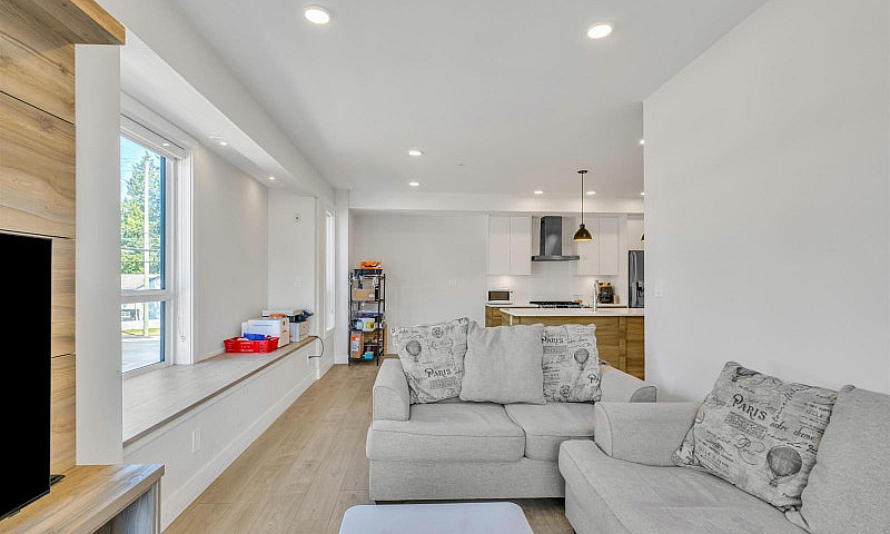 212 14818 60 Avenue ...