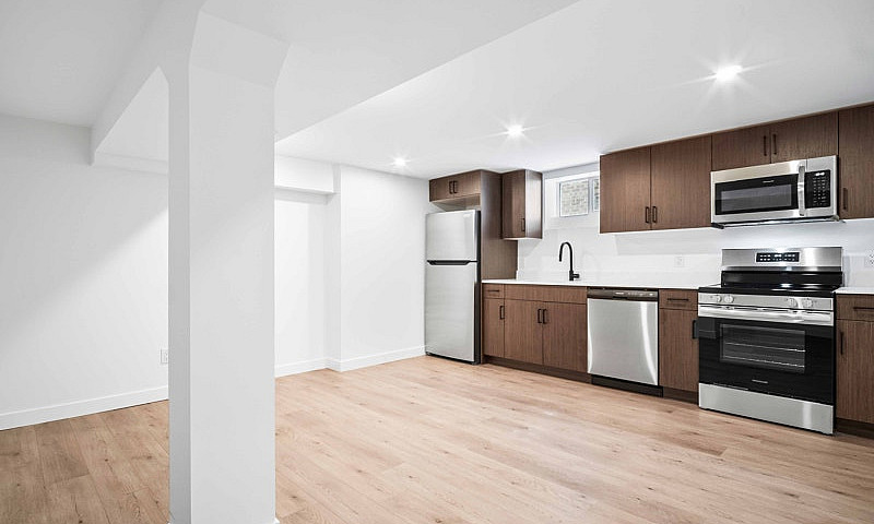 Newly Renovated 2 Be...