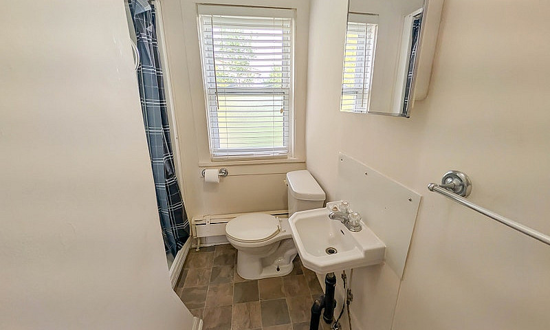 42 Leeper St, St. Ca...
