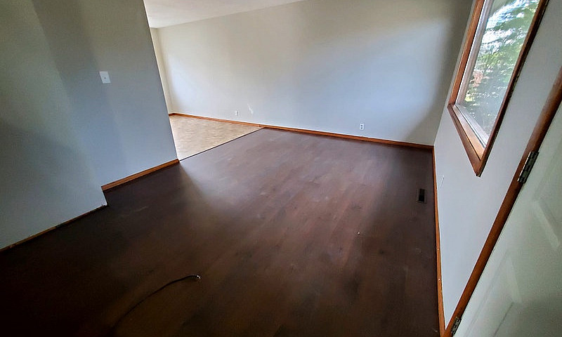 3 Bed, 2 Bath Half D...