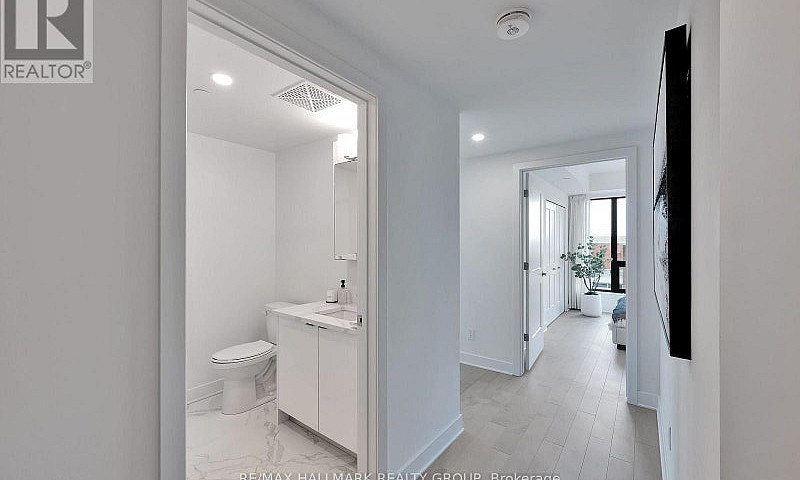 2202 - 180 George St...