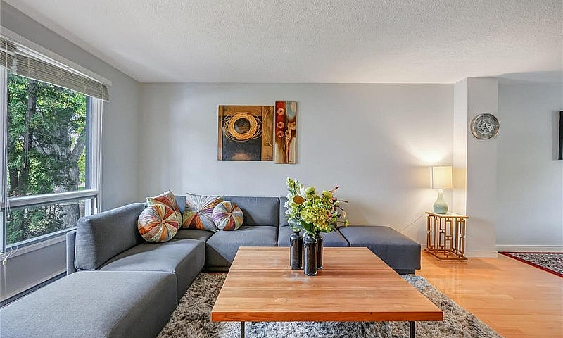5 1120 Dorchester Av...