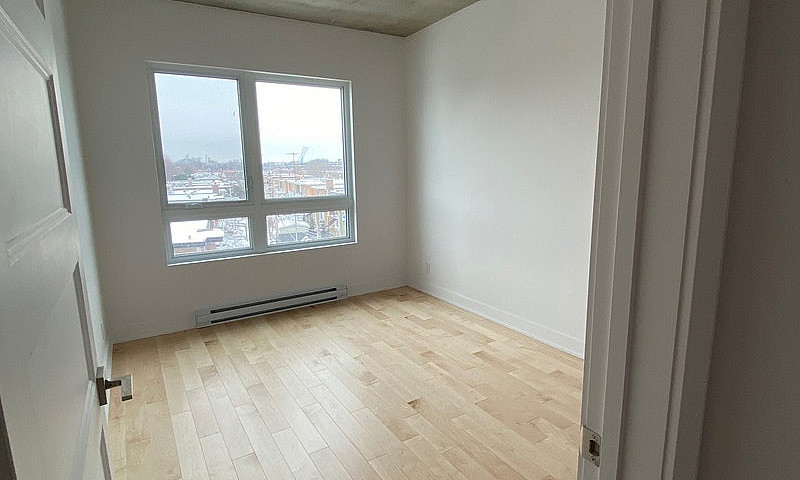 Luxueux Condo 4 1/2!...