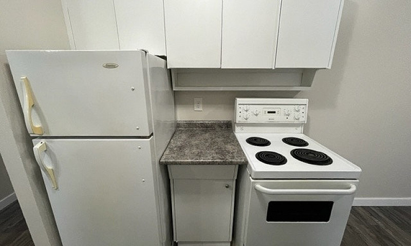 512 Young - 1 Br Ava...