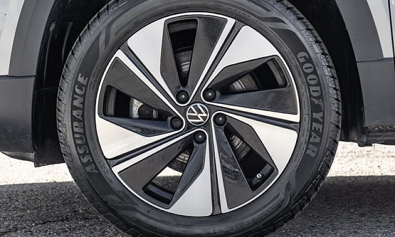 2025 Volkswagen Taos...