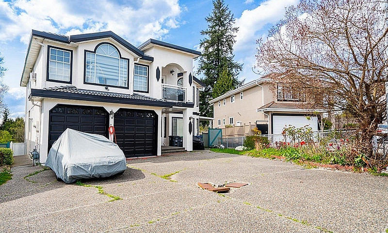 8433 150A Street Sur...