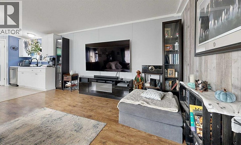 8708 89 Street Grand...