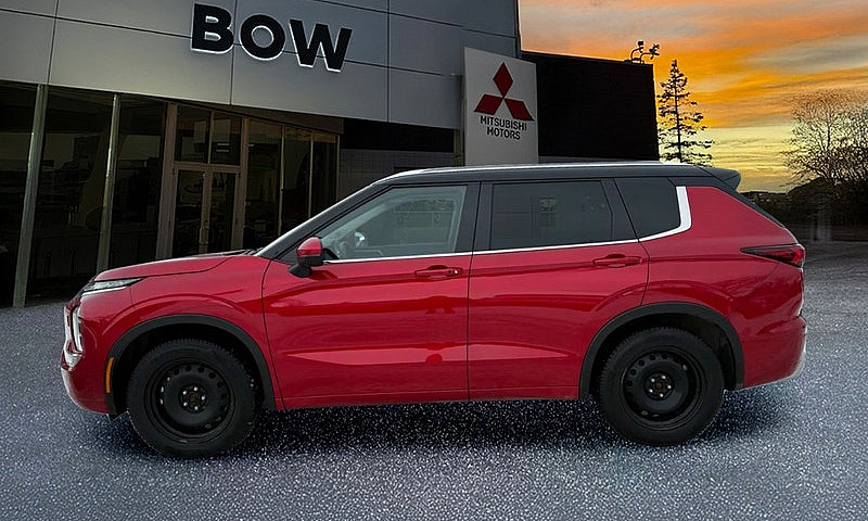 2023 Mitsubishi Outl...