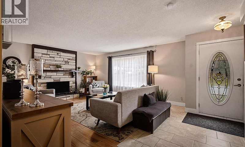 1025 Pigeon Avenue W...