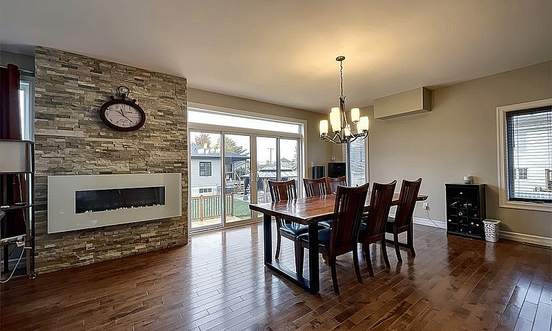 $899,000 - 2 Storey ...