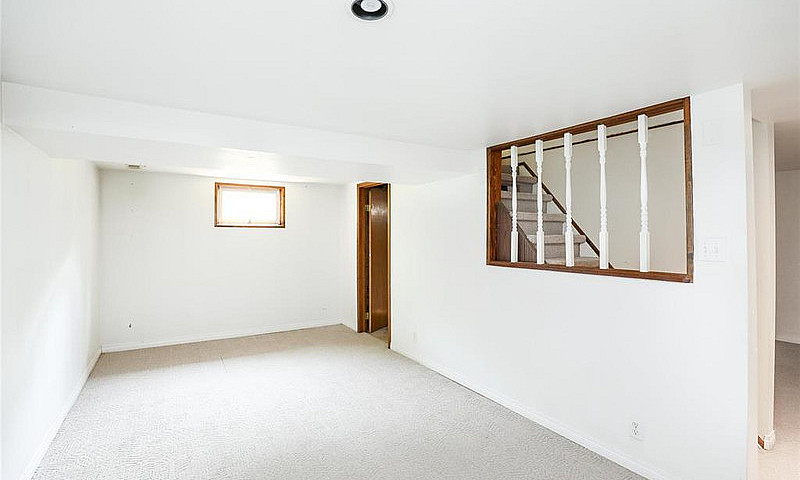 2 Bed, 1 Bath In Lan...