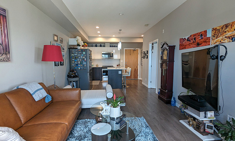 Modern 1Bdr Condo At...