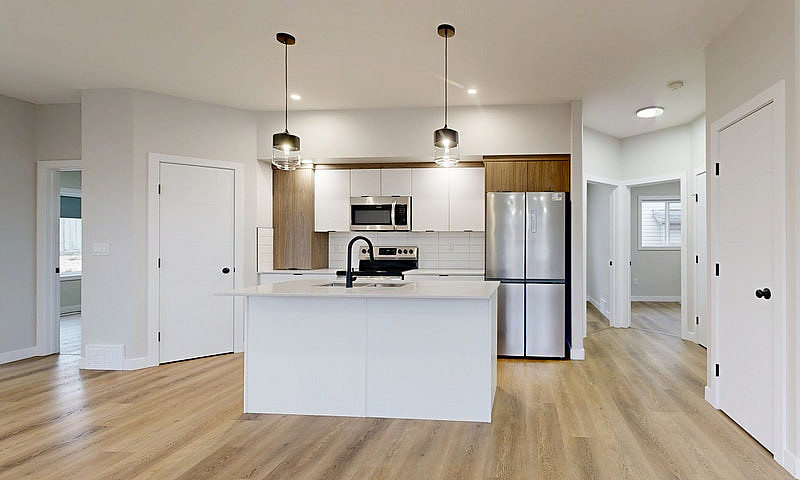 #2207 - 3 Bed/2 Bath...