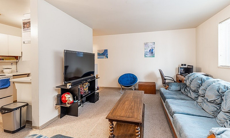 285 Midwinter Ave- E...