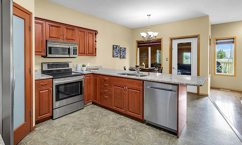 5-Bedroom House In T...