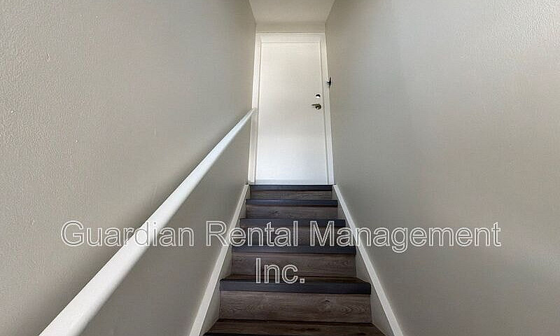 Upper-Level 1 Bed, 1...