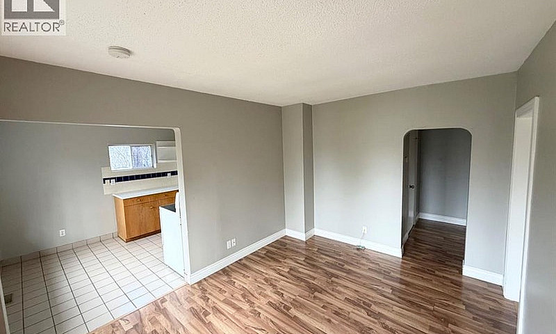 9516 102 Avenue Gran...