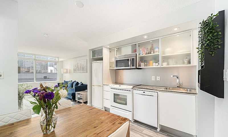 1 + Den 1 Bath Condo...