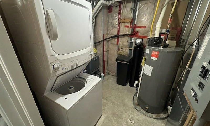 Bright 2 Bedroom Low...