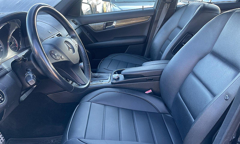 2010 Mercedes-Benz C...