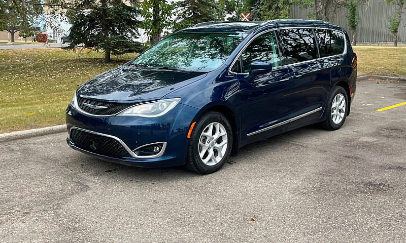 2017 Chrysler Pacifi...