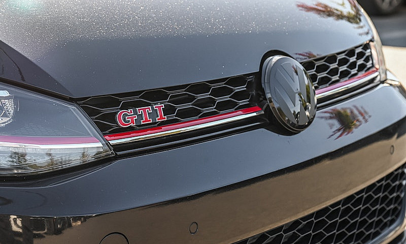 2020 Volkswagen Golf...