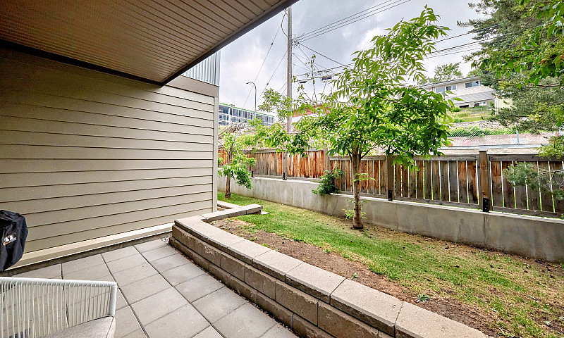 1 Bedroom + Den In P...