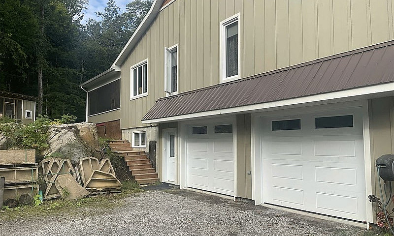 $1,310,000 - Bungalo...