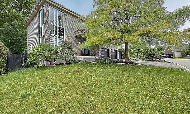 $899,000 - 2 Storey ...