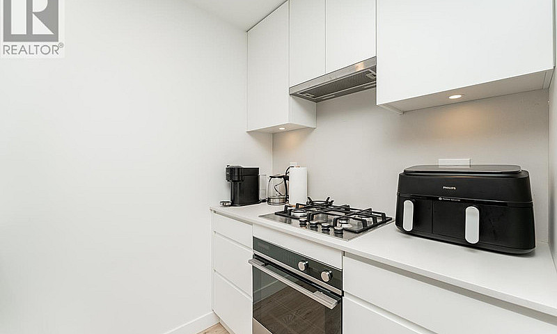 2607 2181 Madison Av...