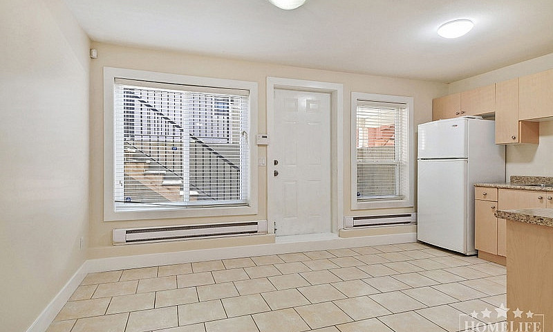 Bright & Spacious 2 ...