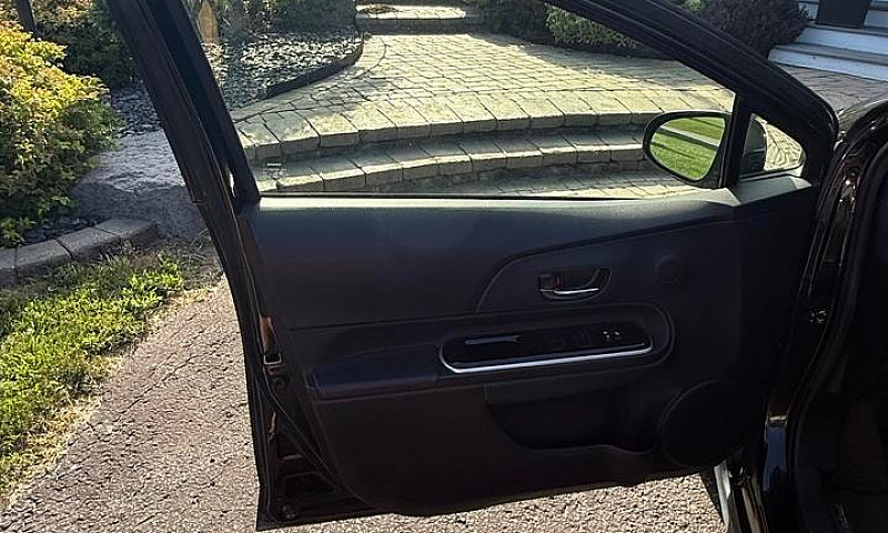 2018 Toyota Prius C ...