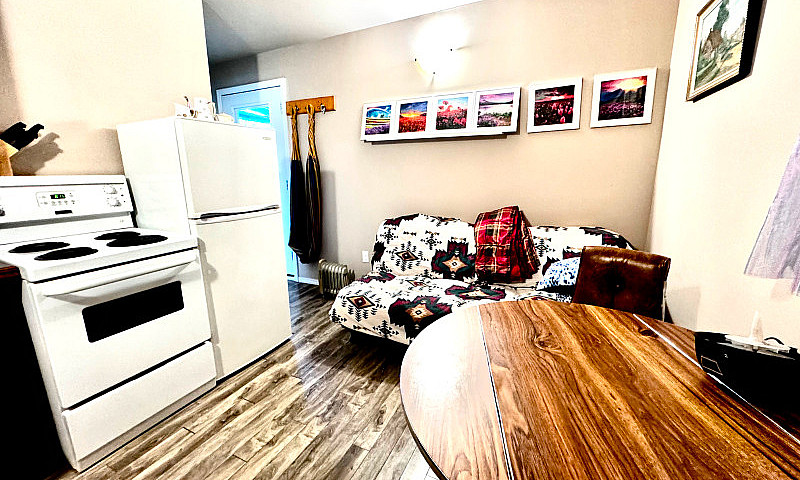 Cozy Cottage & Guest...