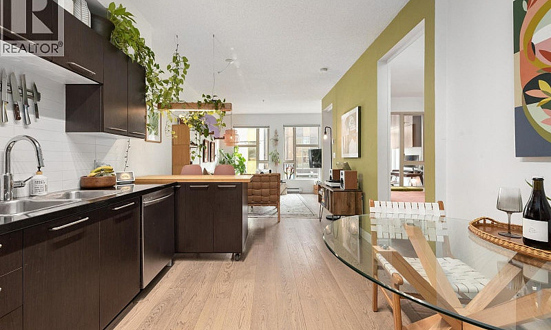 212 205 E 10Th Avenu...